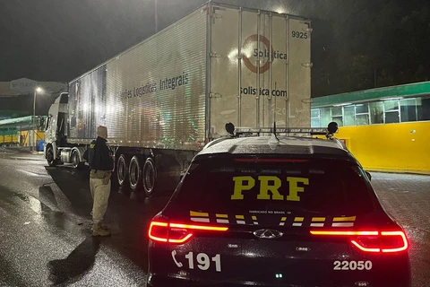 PRF prende caminhoneiro sob efeito de drogas na BR-116, assista o video!