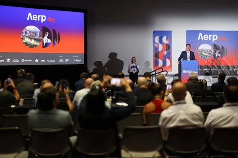 Governador apresenta panorama do Paraná em feira global de comunicação