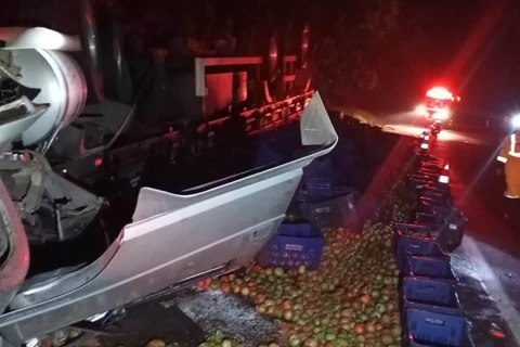 Caminhoneiro morre após caminhão tombar na PR-239, em Sengés 