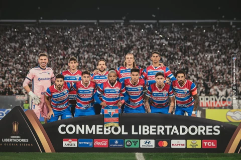 Colo Colo x Fortaleza é suspenso após invasão de torcedores ao gramado