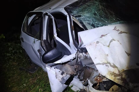 Condutor sofre ferimentos após automóvel colidir contra árvore em Imbituva 