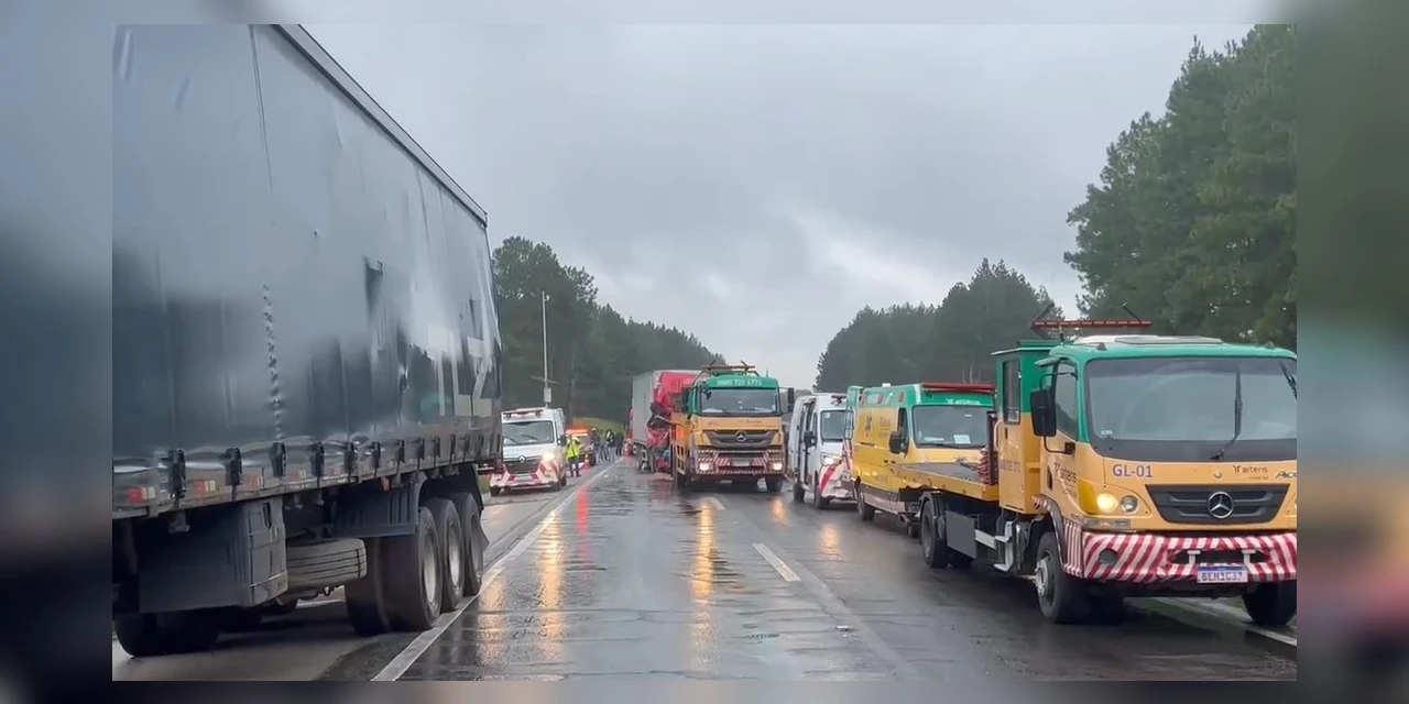 Helicóptero da PRF auxilia vítima presa nas ferragens na BR-116; assista!