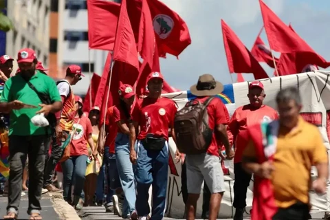Militantes do MST são atropelados durante ato no Recife