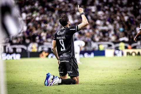 Pedro Raul brilha e Ceará vence o Vasco por 2x1 no Castelão
