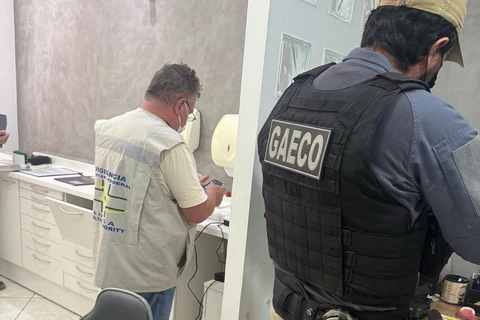 Gaeco cumpre mandados de busca e a apreensão após possível comércio ilegal de produtos e equipamentos odontológicos, em PG