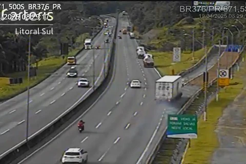 Motorista evita acidente ao acessar área de escape na BR-376 em Guaratuba; video!