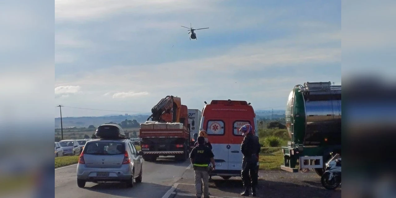 Acidente com moto deixa duas pessoas gravemente feridas na BR-376, em Witmarsum  