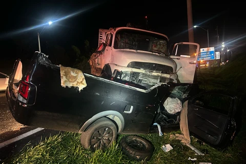 Motorista de funerária que transportava corpo morre após ser atingido por caminhão na BR-277, em Porto Amazonas