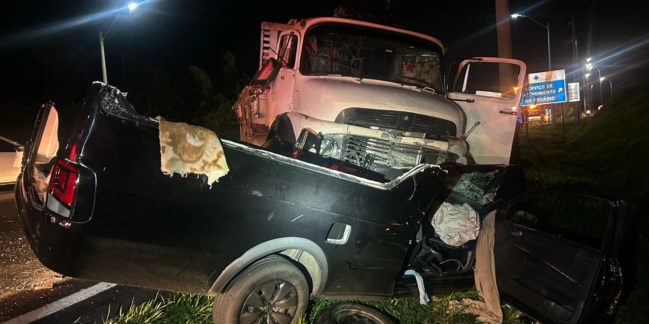 Motorista de funerária que transportava corpo morre após ser atingido por caminhão na BR-277, em Porto Amazonas
