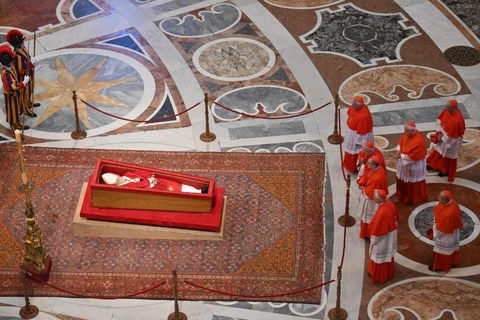 O corpo do Papa Francisco da Casa Santa Marta à Basílica de São Pedro