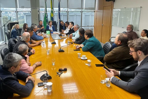 Prefeita Elizabeth se reúne com vereadores para discutir o Plano Diretor