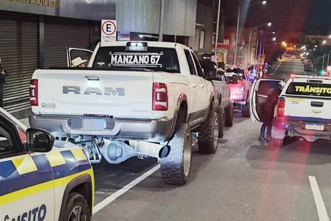 Influenciador é flagrado cometendo infrações de trânsito na madrugada em Ponta Grossa 