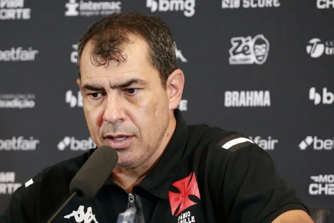 Vasco demite Fábio Carille após derrota para o Cruzeiro