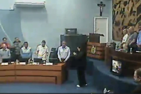 Vereadores de PG oram pela saúde de Bolsonaro durante sessão; assista!