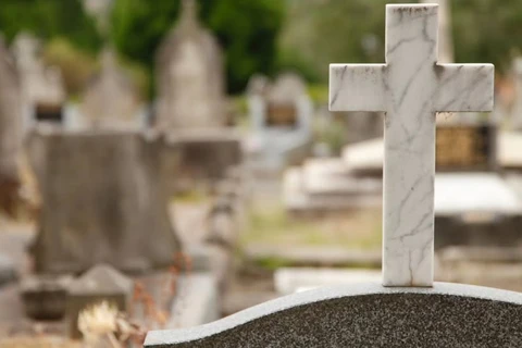 Túmulo é violado e corpo de mulher mexido em Cemitério de Guamiranga  