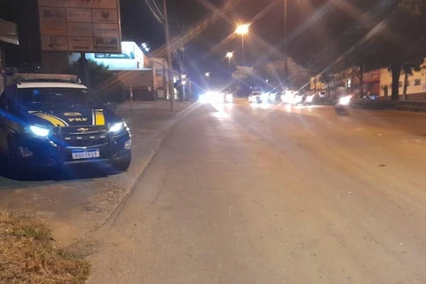 Motorista alcoolizado causa acidente na Souza Naves e é detido pela PRF  