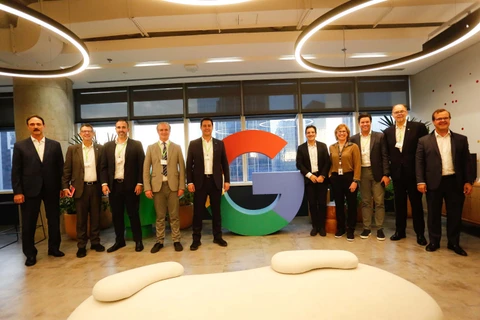Ratinho Junior sela parceria com o Google para expandir uso de IA e sistemas de gestão