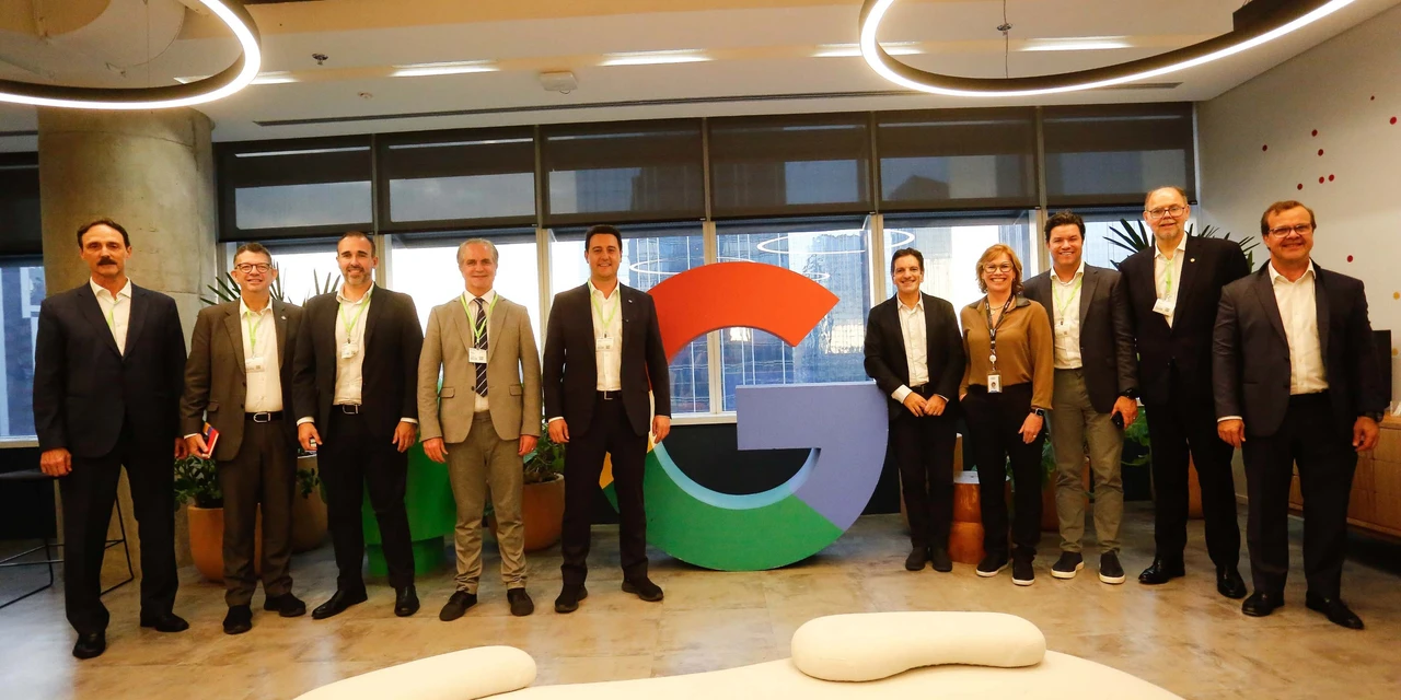 Ratinho Junior sela parceria com o Google para expandir uso de IA e sistemas de gestão