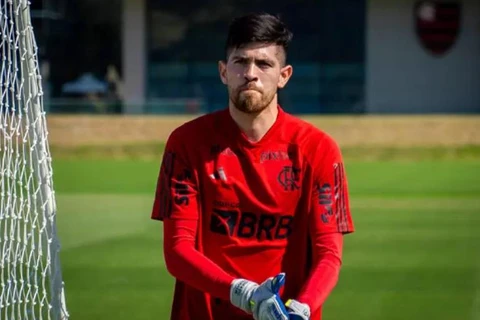 Jogadores do Flamengo sofrem tentativa de assalto no Rio; carro de Rossi é atingido por disparos