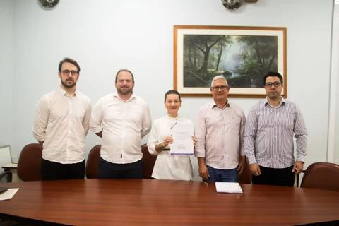 Membros da CPI entregam relatório final e pedem multa de R$ 12,5 milhões contra a Sanepar