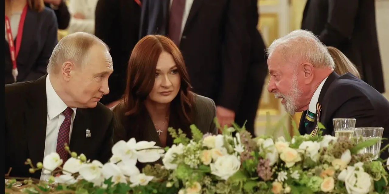 Lula celebra vitória sobre o nazismo ao lado de Putin, na Rússia