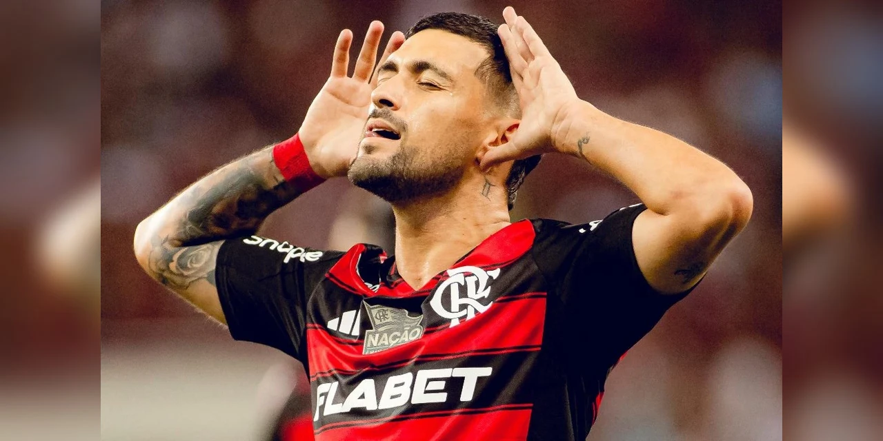 Flamengo vence com gol de Arrascaeta e lidera o Brasileiro