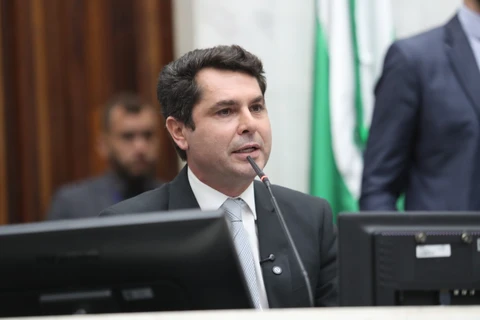 Presidente Alexandre Curi determina mais rigor contra discursos ofensivos dos parlamentares