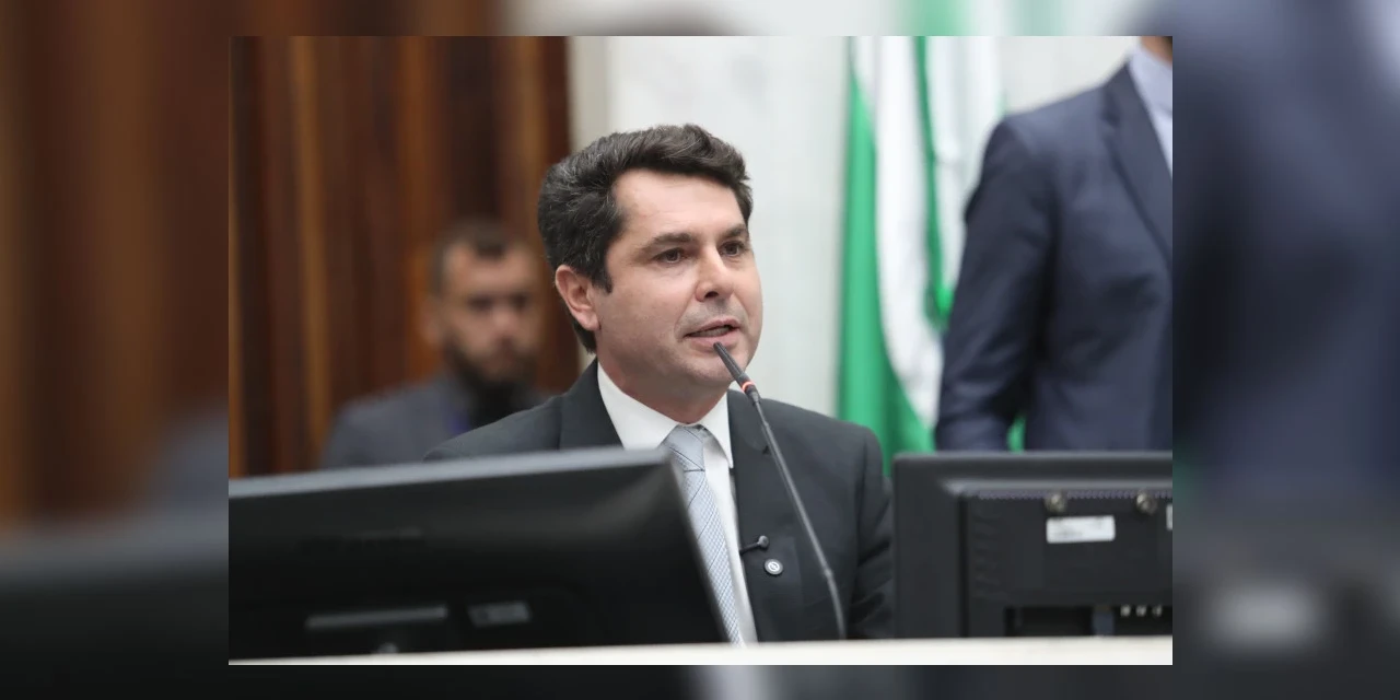 Presidente Alexandre Curi determina mais rigor contra discursos ofensivos dos parlamentares