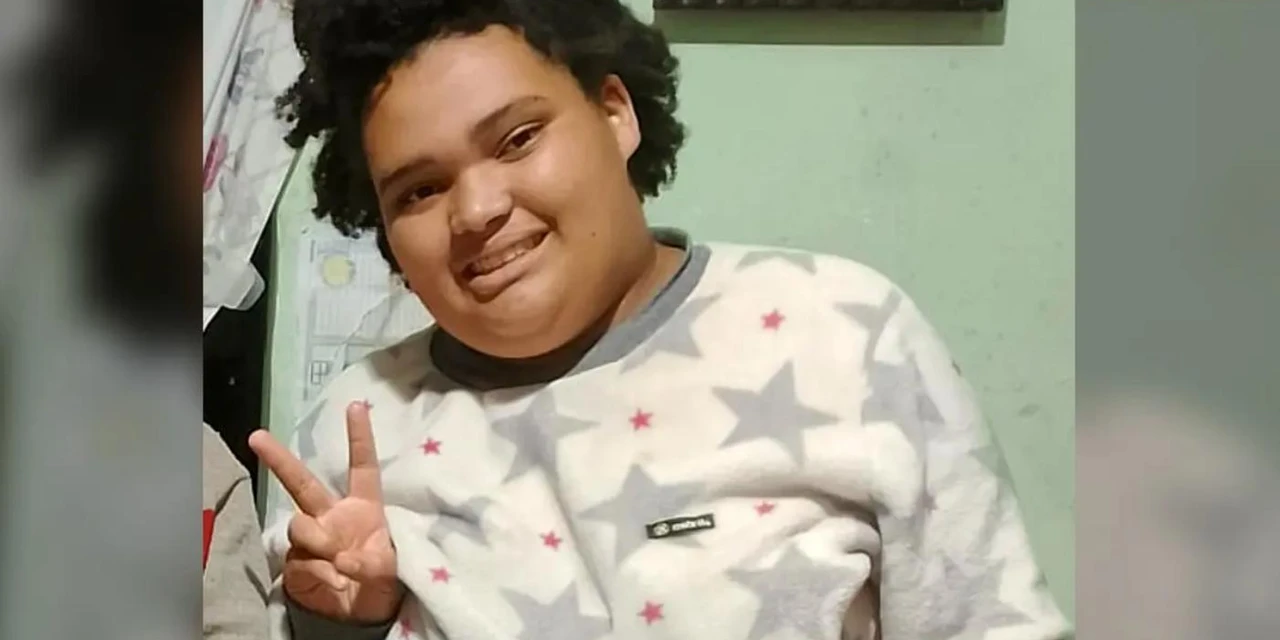 Morre menina de 13 anos atropelada por moto a caminho da escola: ‘Rapaz não tinha carteira’