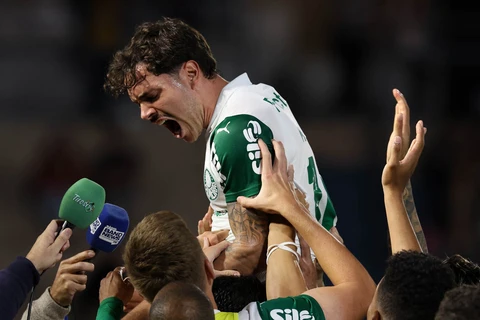 Palmeiras vence o Bragantino de virada e abre vantagem na lideraça