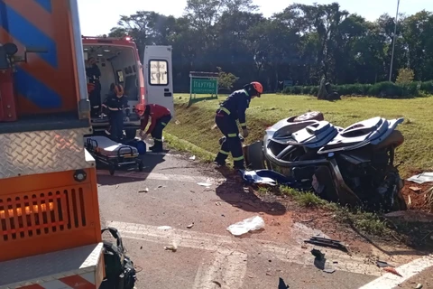 Acidente na BR-153, em Tibagi, deixa duas pessoas gravemente feridas 