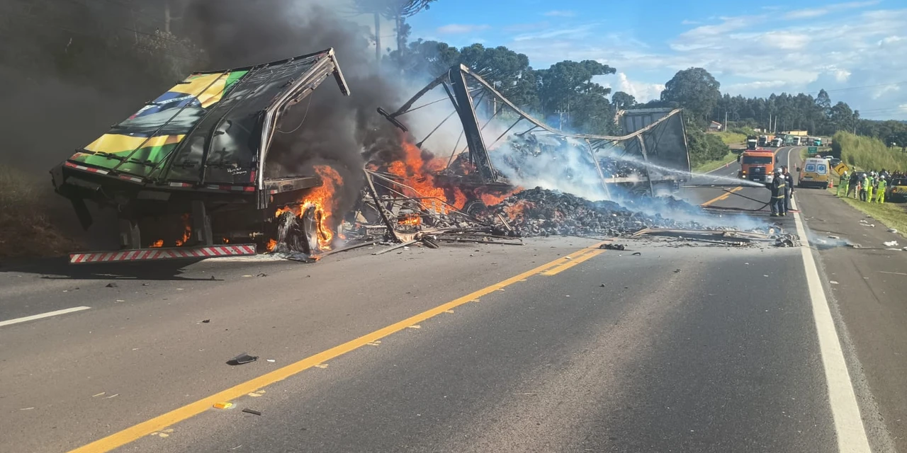 Caminhões pegam fogo e duas pessoas morrem em acidente na BR-373, em Imbituva