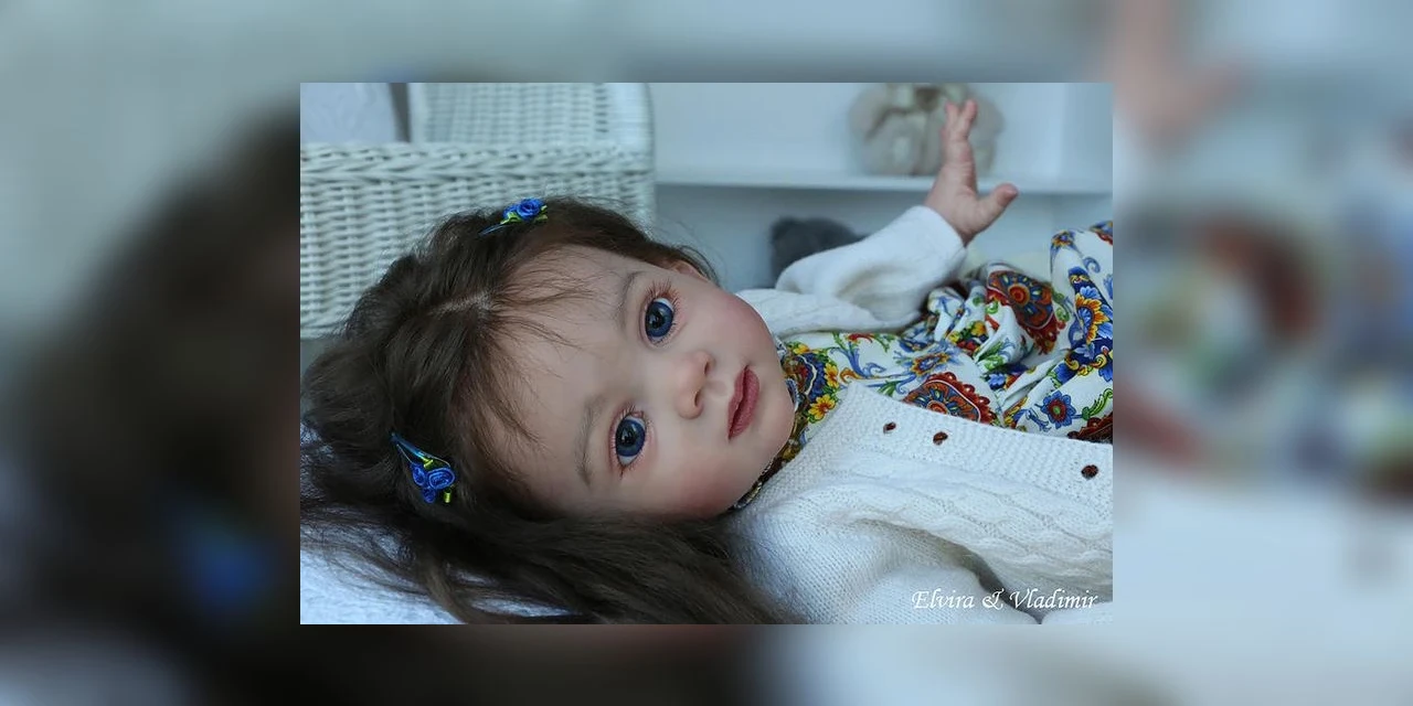 Mulher leva bebê reborn para tomar vacina em posto de saúde de SC