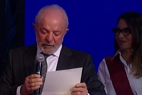 Janja recebe de Lula a mais alta comenda cultural do país