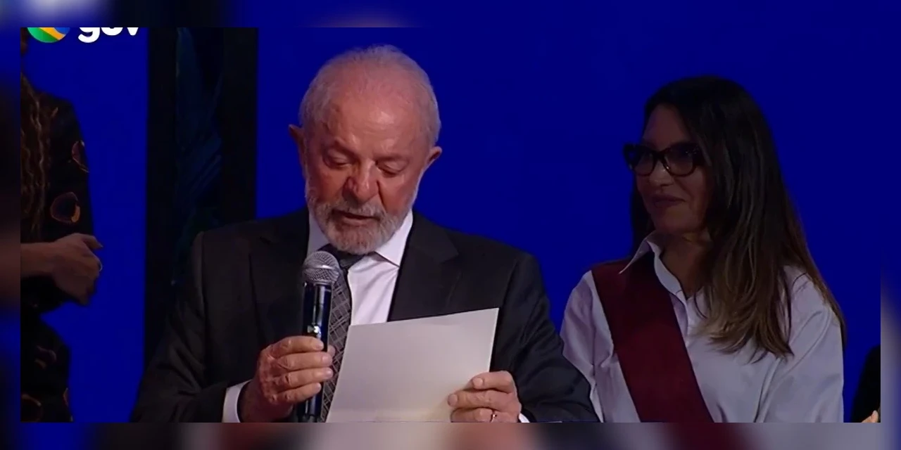 Janja recebe de Lula a mais alta comenda cultural do país