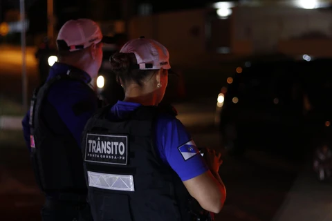 Equipe trânsito detém motociclista após ser flagrado “cortando o giro do motor” e pilotando embriagado 