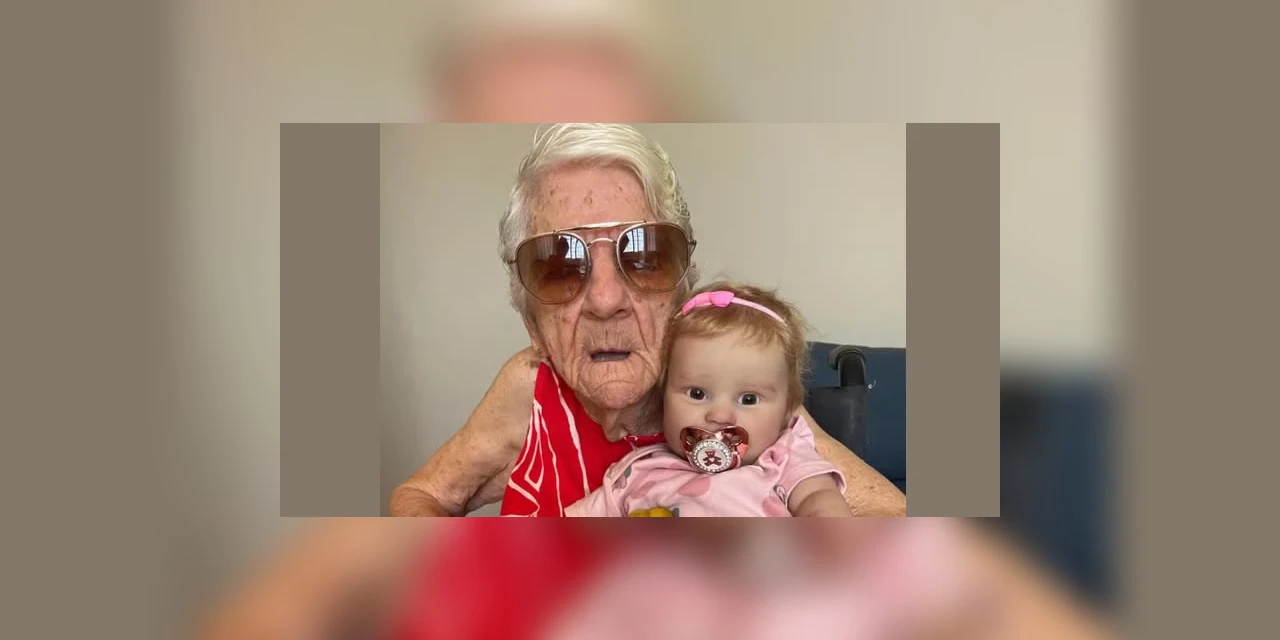 Filha usa bebê reborn como terapia para mãe com Alzheimer