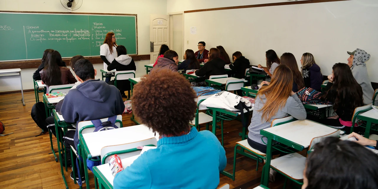 Governo apresenta projeto de lei para reajustar salário dos professores em até 11,31%