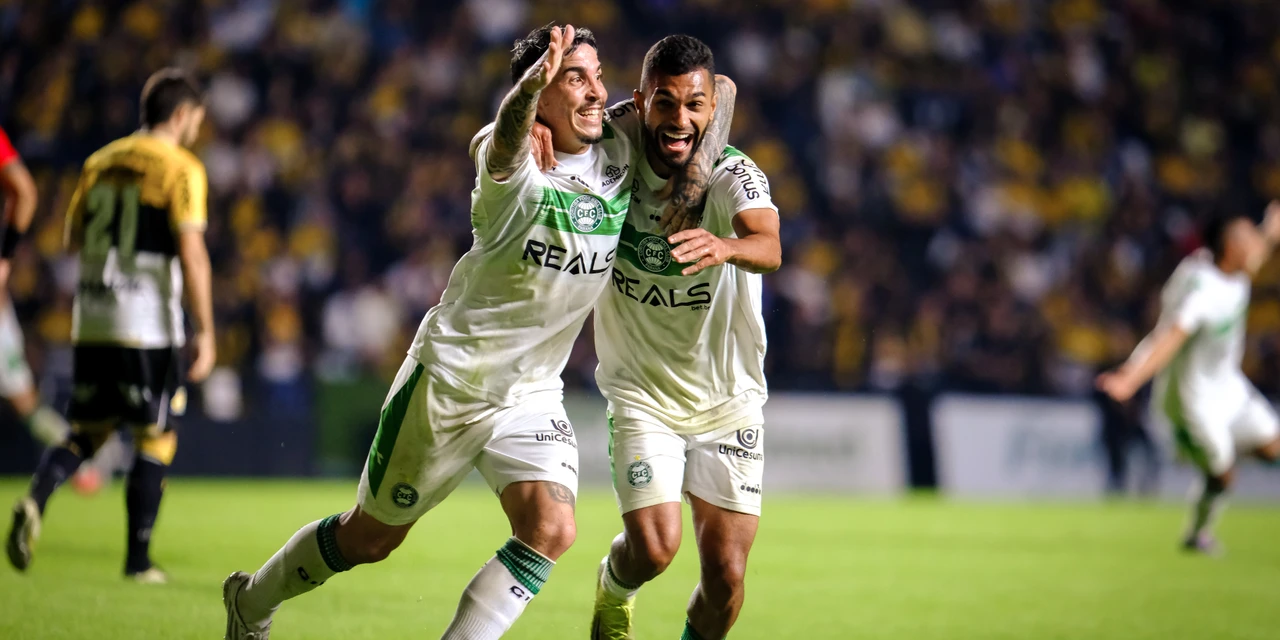 Coritiba vence o Criciúma jogando fora de casa e sobe para 3º na tabela