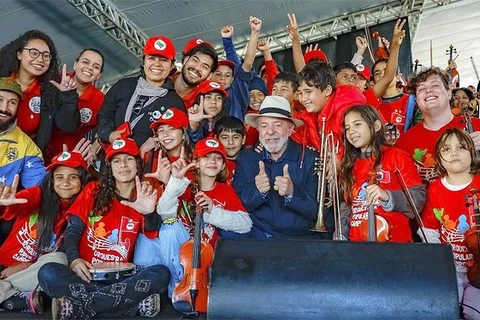 Lula cria assentamento da reforma agrária em Ortigueira