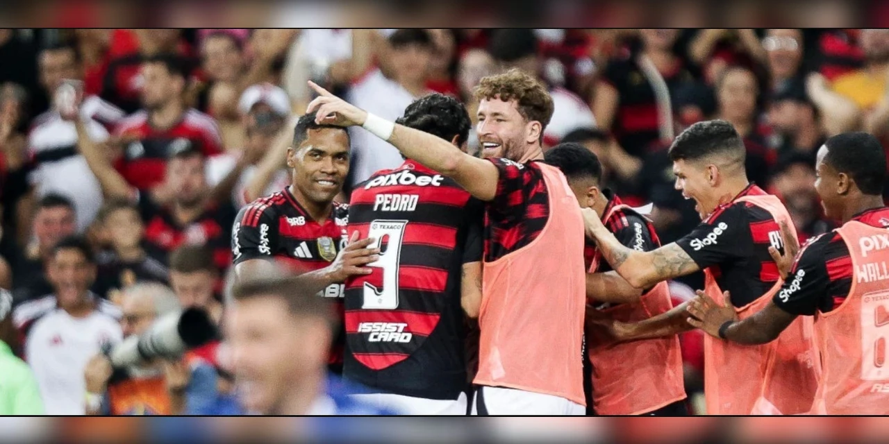 Flamengo goleia o Fortaleza e assume a liderança do Brasileirão