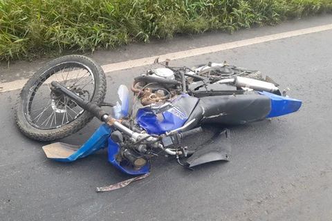 Motociclista fica ferido após colidir na traseira de caminhão na BR-376, em Imbaú