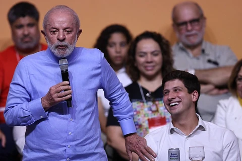 ‘Se eu estiver bonitão do jeito que estou, extrema-direita não volta a governar’, diz Lula