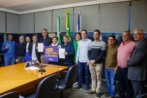 Prefeitura anuncia ampliação do programa Mercado da Família