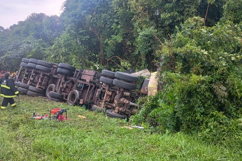Caminhoneiro morre preso às ferragens após acidente na BR-373, em Ponta Grossa 