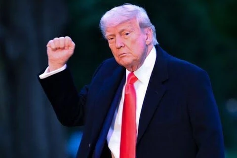 Decreto de Trump que proíbe entrada de cidadãos de 12 países entra em vigor nesta segunda