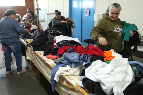 Campanha PG Sem Frio arrecada roupas para pessoas em vulnerabilidade social
