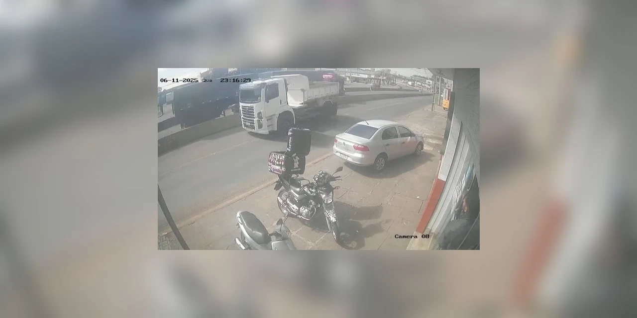 Video flagra jovem de 21 anos sendo atropelado na Souza Naves
