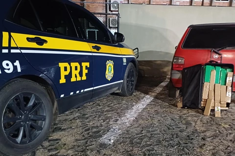PRF apreende mais de 34 Kg de maconha dentro de Fiat Uno, em PG