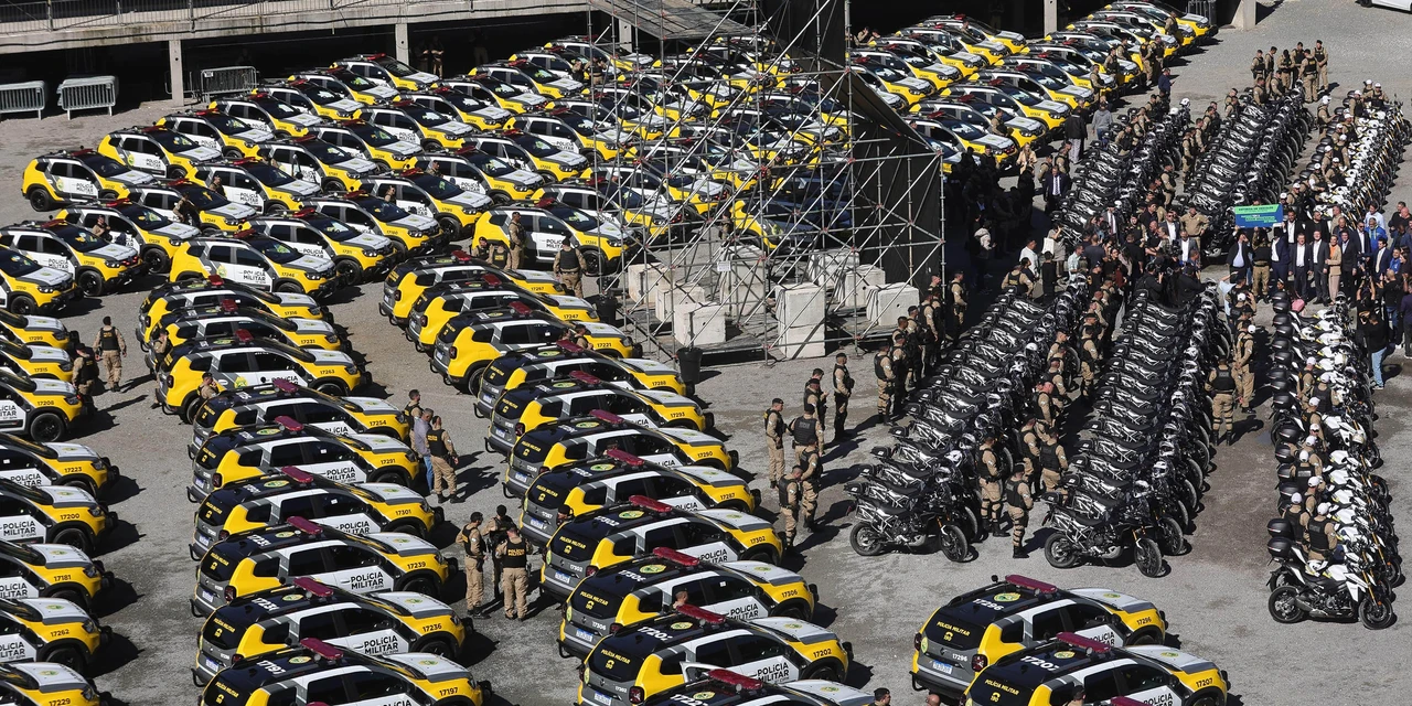 Ratinho Junior entrega 431 motos e viaturas para a PMPR; investimento de R$ 63 milhões